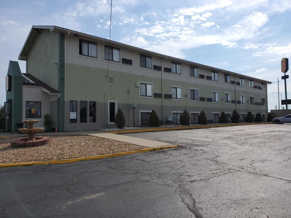 Super 8 By Wyndham Kansas City At Barry Road/Airport Dış mekan fotoğraf