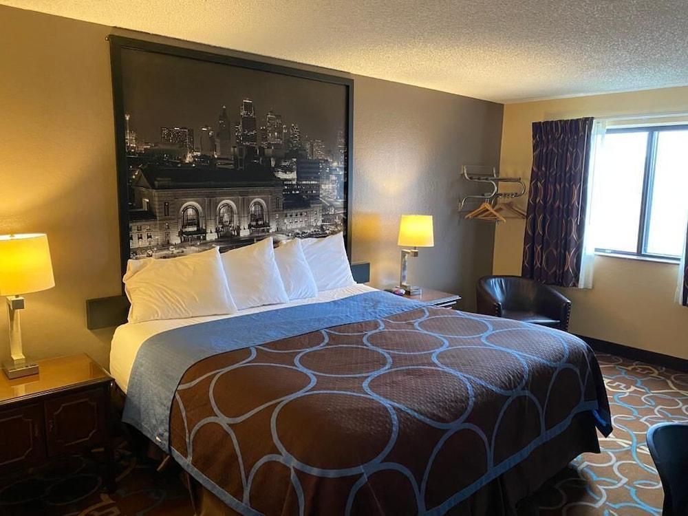 Super 8 By Wyndham Kansas City At Barry Road/Airport Dış mekan fotoğraf