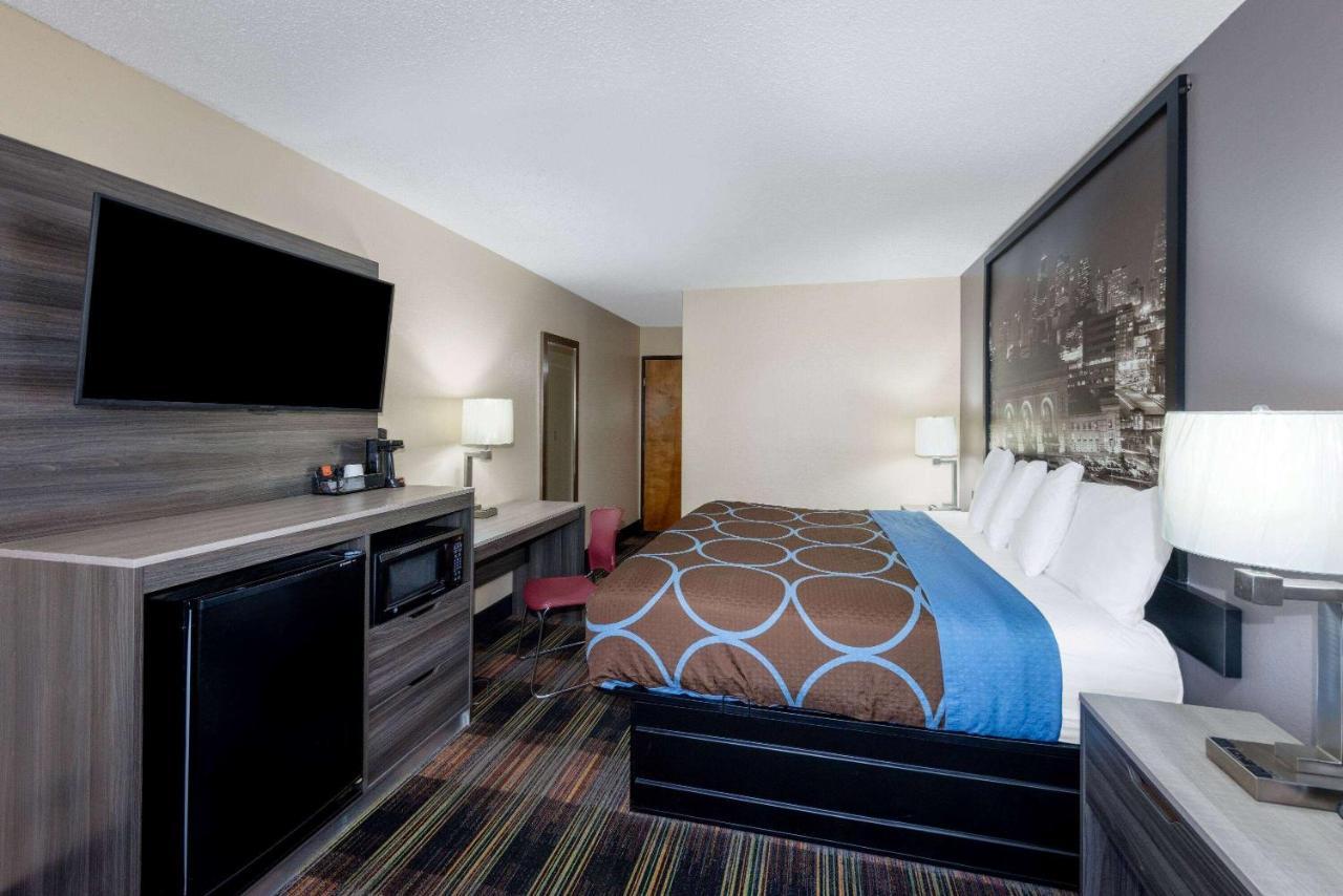 Super 8 By Wyndham Kansas City At Barry Road/Airport Dış mekan fotoğraf