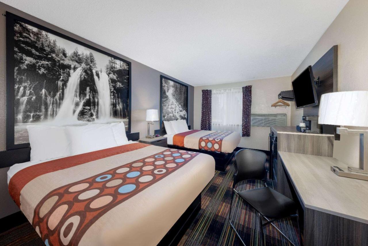 Super 8 By Wyndham Kansas City At Barry Road/Airport Dış mekan fotoğraf