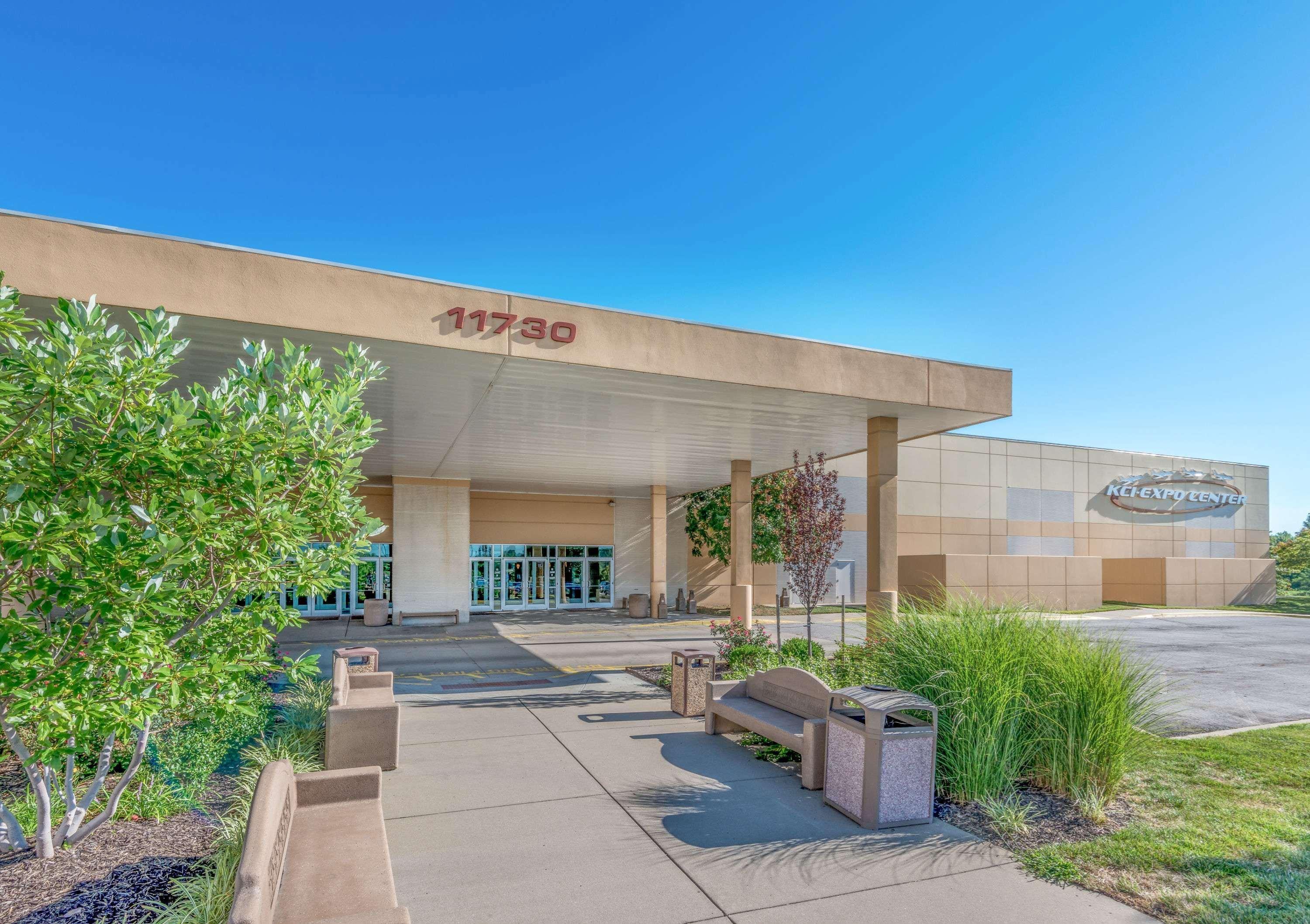 Super 8 By Wyndham Kansas City At Barry Road/Airport Dış mekan fotoğraf