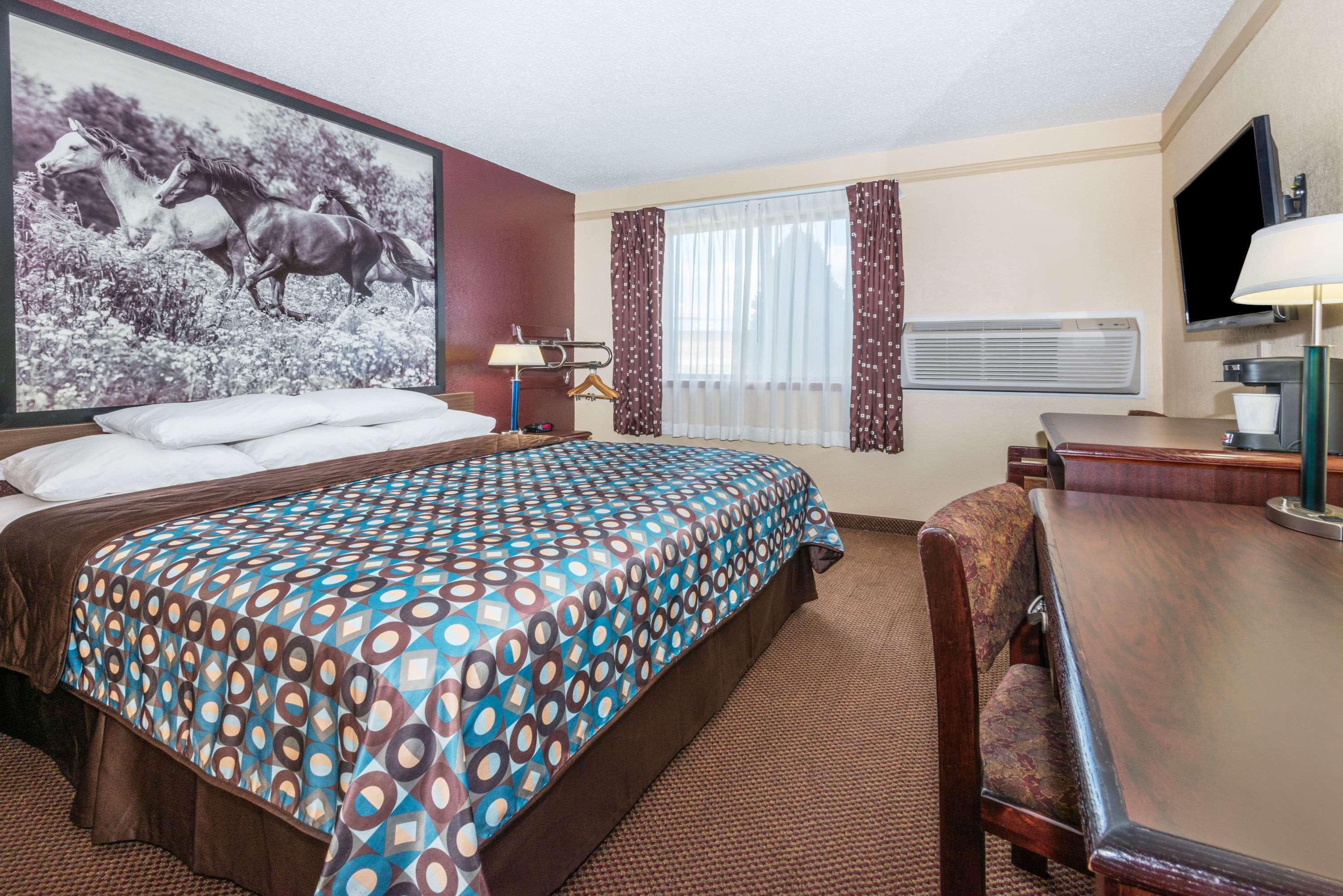 Super 8 By Wyndham Kansas City At Barry Road/Airport Dış mekan fotoğraf