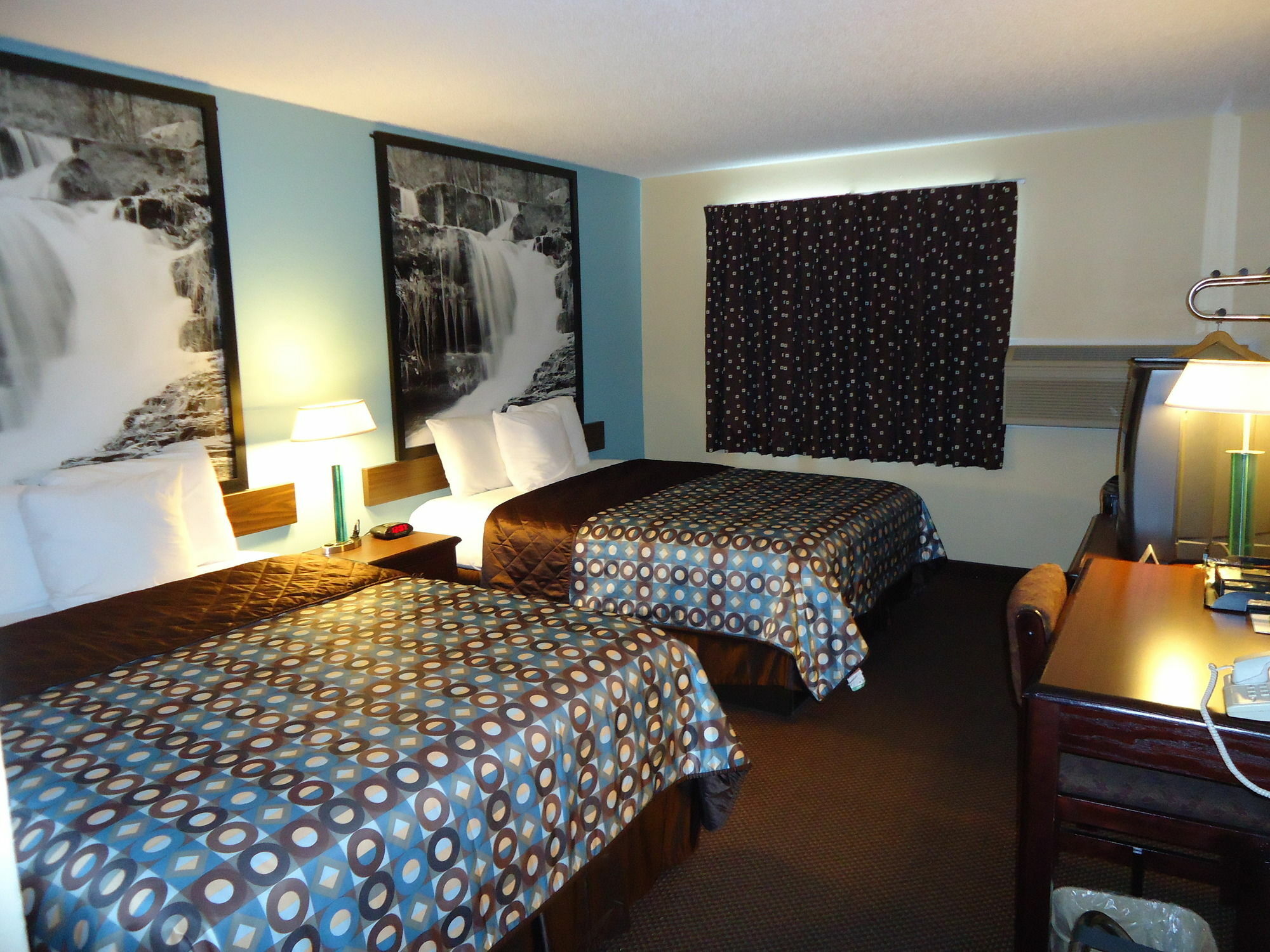 Super 8 By Wyndham Kansas City At Barry Road/Airport Dış mekan fotoğraf