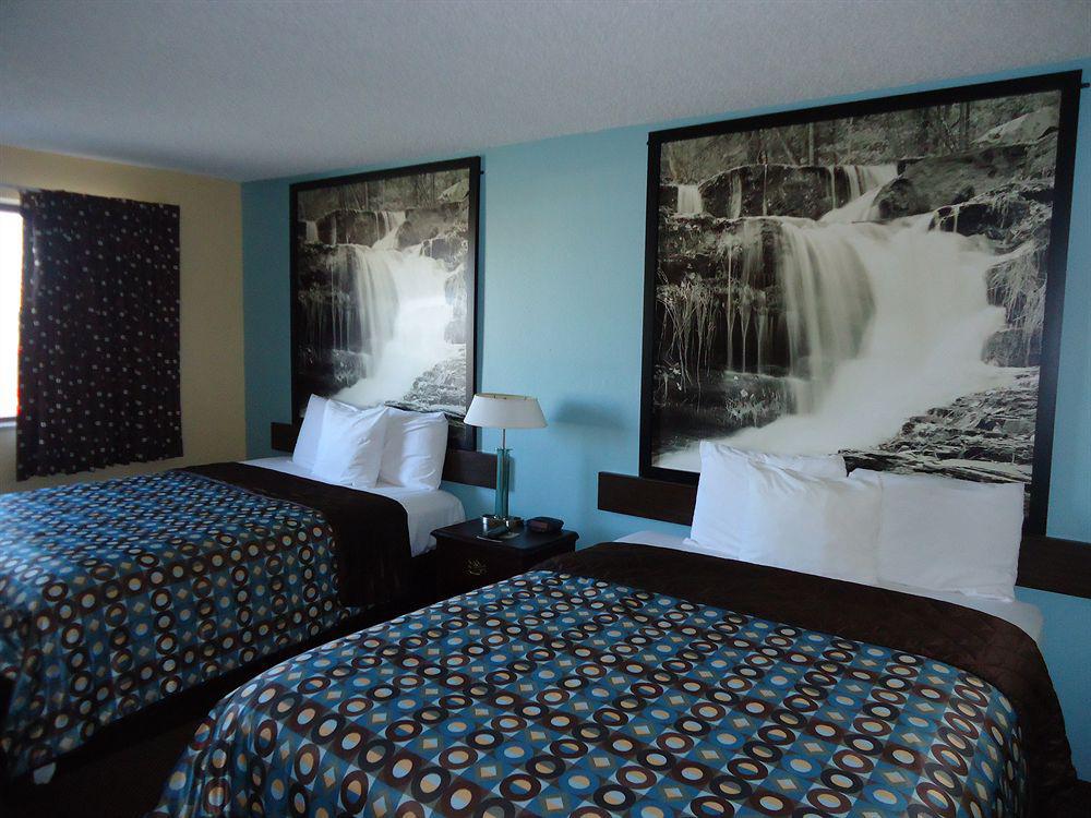 Super 8 By Wyndham Kansas City At Barry Road/Airport Dış mekan fotoğraf